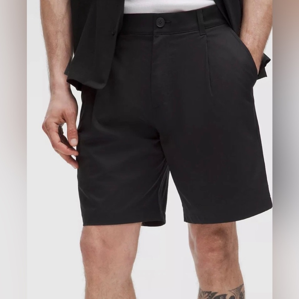 NWT Lululemon Mens Woven Relaxed Fit Pleated Short 8” Black Sz 36 comfort casual